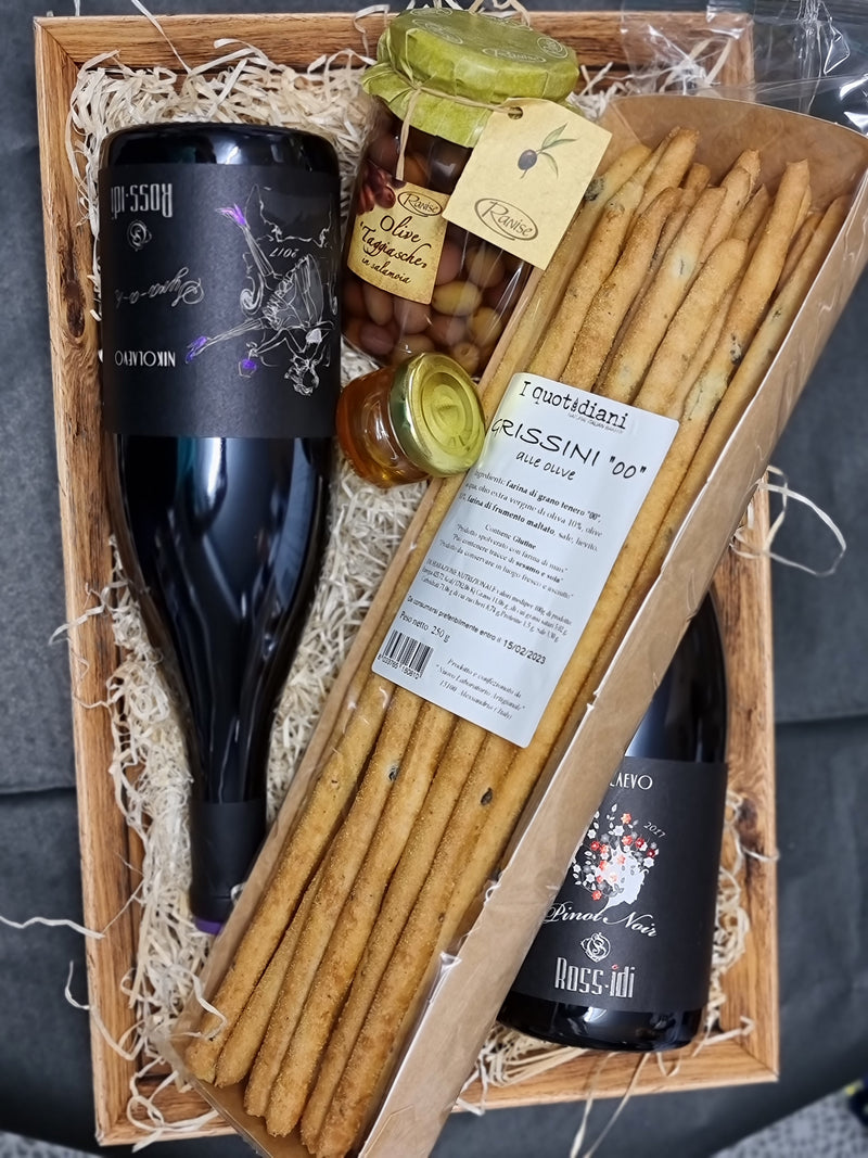 CORPORATE GIFT BOX. Your own branded wine!