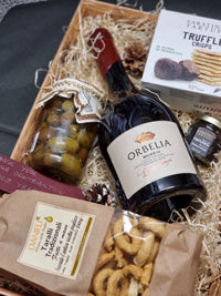 CORPORATE GIFT BOX. Your own branded wine!